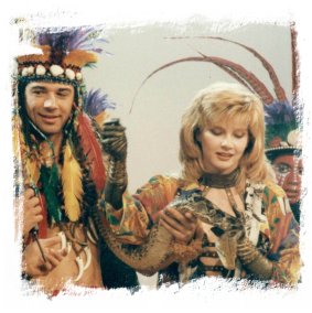 Lorella e Marco in "007 James Bond" a Buona Domenica 1991/92